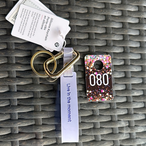 080, NWT Stylish 080, NWT Stylish Lululemon Lavender Silicone Keychain Keychain - Picture 1 of 5